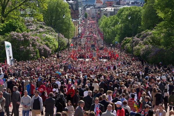 Фоторепортаж о празднике Национального дня в Норвегии
