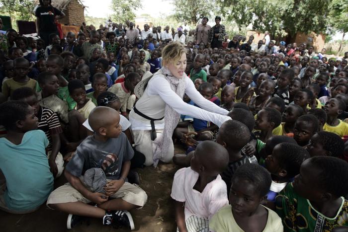 Мадонна посетила Малави вместе с детьми