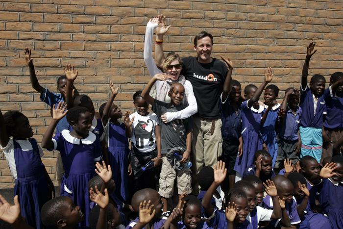 Мадонна посетила Малави вместе с детьми