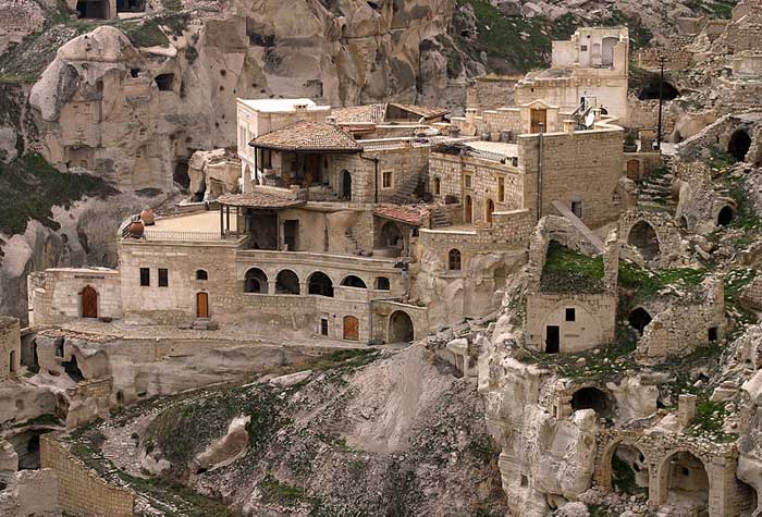 Каппадокия – волшебный город в Турции, где дома вырублены прямо в скалах