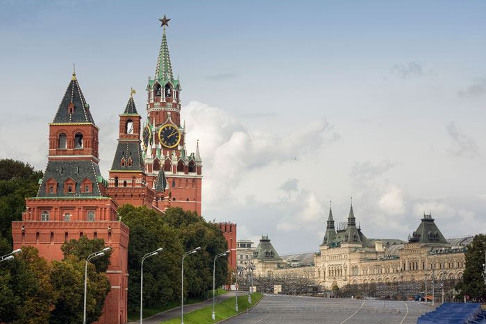 Вид на Спасскую башню, ГУМ. Москва. Фото: Sergey Kelin/Photos.com