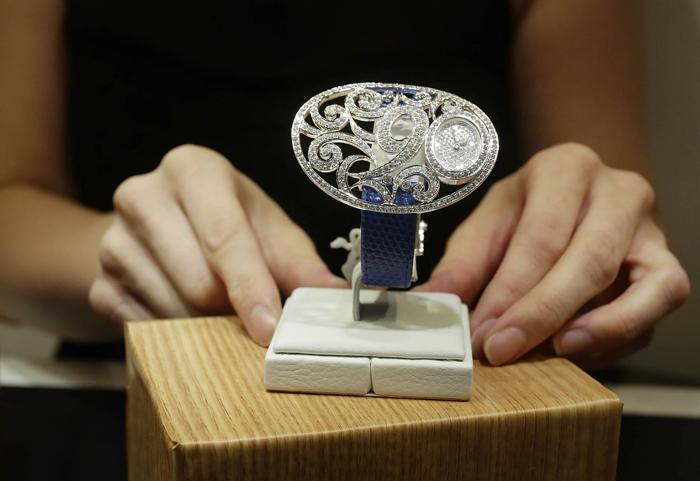 Выставка ведущих мировых производителей часов открылась в Гонконге