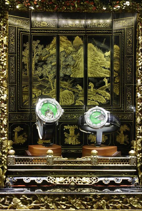 Выставка ведущих мировых производителей часов открылась в Гонконге