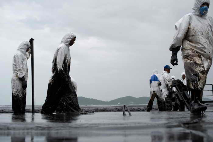 Найден новый способ ликвидации разливов нефти. Фото: NICOLAS ASFOURI/AFP/Getty Images