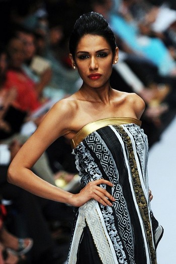 Показ коллекции на Неделе моды в Шри-Ланке