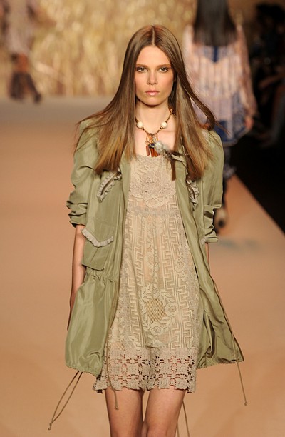 Коллекция ANNA SUI Весна-2011 на Неделе моды Mercedes-Benz в Нью-Йорке