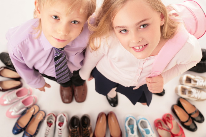 Как правильно выбрать детскую обувь. Фото: obuv.emwoman.ru