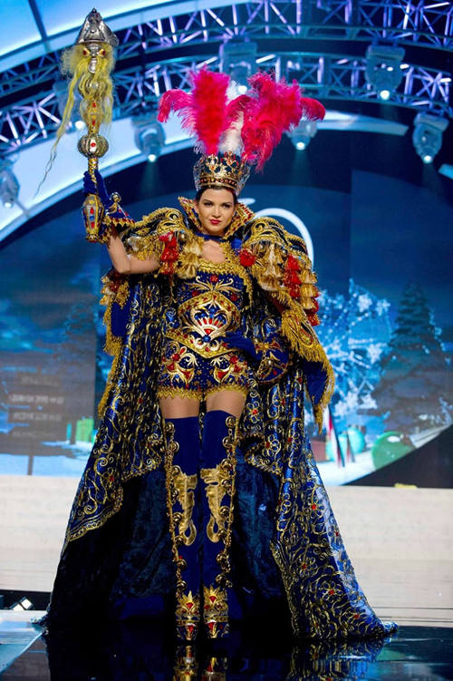 Елизавета Голованова и другие участницы конкурса «Мисс Вселенная - 2012» в национальных костюмах. Часть 1