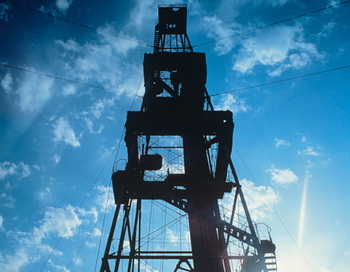 Нефтяная вышка. Фото из архива РИА Новости