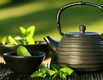 Употребление зеленого чая защищает  от слабоумия и рака