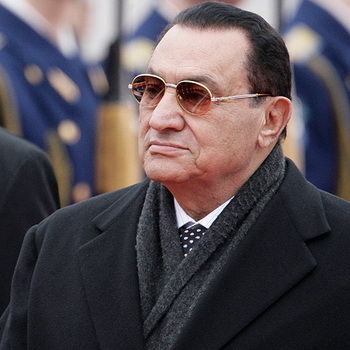 Суд лишил Мубарака и его семью возможности распоряжаться своим имуществом