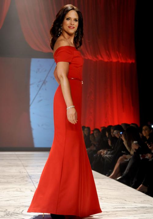 Красное платье 2013