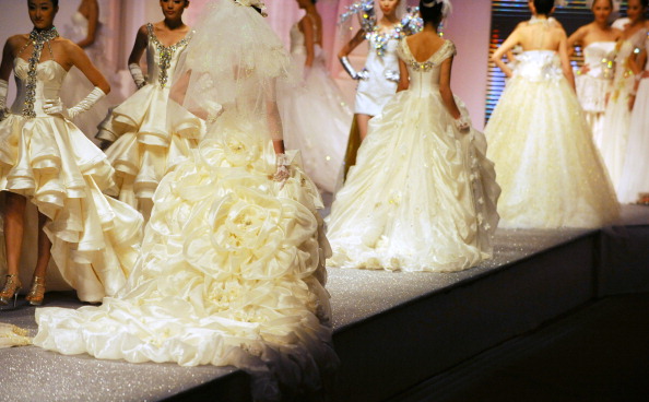 Свадебная коллекция тайваньского дизайнера Tsai Meiyue на Неделе моды в Пекине