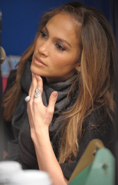 Дженифер Лопес в студии SiriusXM, 1 февраля 2011 в Нью-Йорк. Фото:  Michael Loccisano/Getty Images
