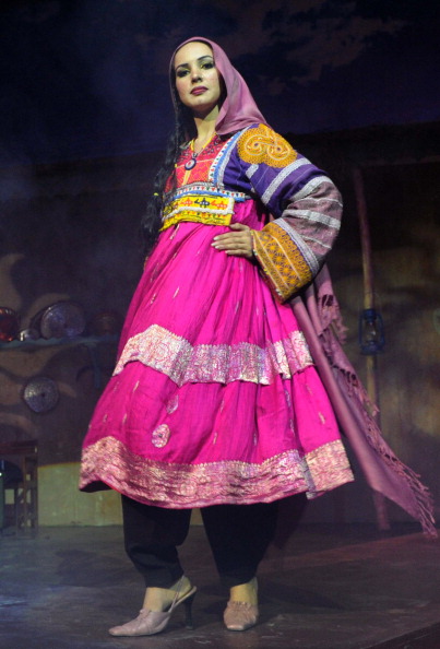 Показ традиционной пакистанской одежды на фестивале культуры в Пешаваре