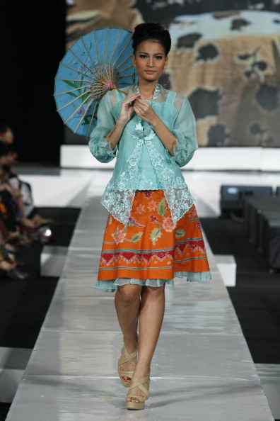 Презентация коллекции от Siti Haida на Неделе моды 2010 в Джакарте