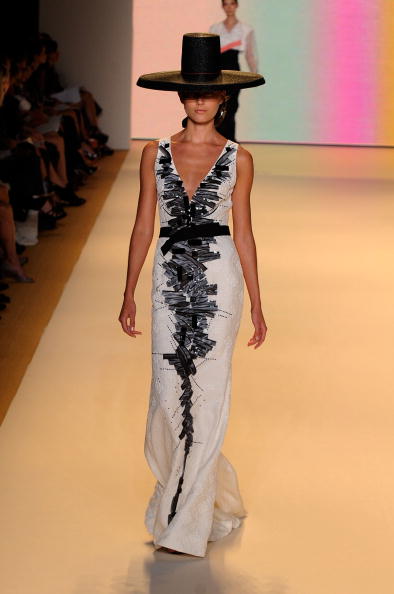 Коллекция Carolina Herrera Весна-2011 на Неделе моды Mercedes-Benz в Нью-Йорке