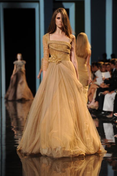 Коллекция Elie Saab на Неделе моды Haute Couture сезона осень-зима 2010-2011 в Париже. фоторепортаж