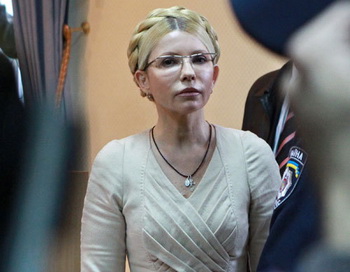 Защита Тимошенко просит суд отложить рассмотрение ее жалобы на приговор