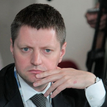 Алексей Пивоваров отказался вести эфир, если в нем не будет освещен митинг на Болотной
