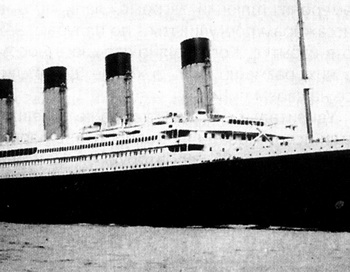 Круизное судно из США, направляющееся к месту гибели "Титаника", взяло курс на Галифакс