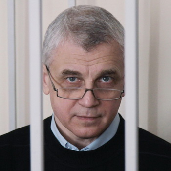 Суд приговорил экс-главу Минобороны Украины к пяти годам заключения