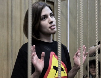 Суд продлил до 24 июня арест фигурантке дела Pussy Riot Толоконниковой