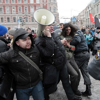 Две акции "За честные выборы" в Петербурге собрали около 2,5 тысяч человек