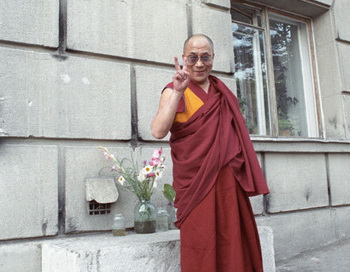 Далай-лама считает причинами глобального кризиса алчность и недостаток целостного мышления