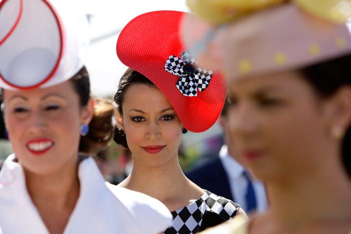 Модные шляпы продемонстрировали на главных скачках Кубка Мельбурна