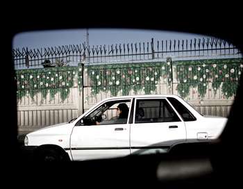 На дороге в Тегеране. Фото: BEHROUZ MEHRI/AFP/Getty Images