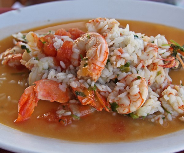 Блюдо из восхитительных креветок и омара в Restaurante Portugal. Фото: Майкл Варга