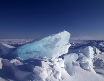 Хребет морского льда в Арктике. Фото: С. Laxon