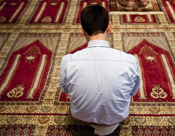 Мусульманин в мечети. Фото: blick.ch
