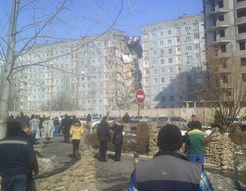 В Астрахани из-за взрыва газа обрушился подъезд жилого дома. Фото РИА Новости