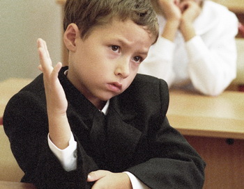 Минобрнауки РФ открыло "горячую линию" по вопросам приема в детсады, школы и вузы