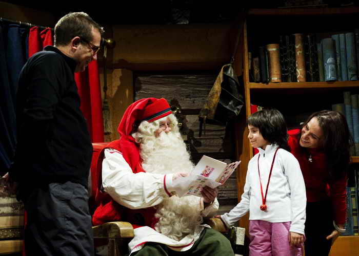 Детей в Великобритании проверят на детекторе лжи перед встречей с Санта-Клаусом