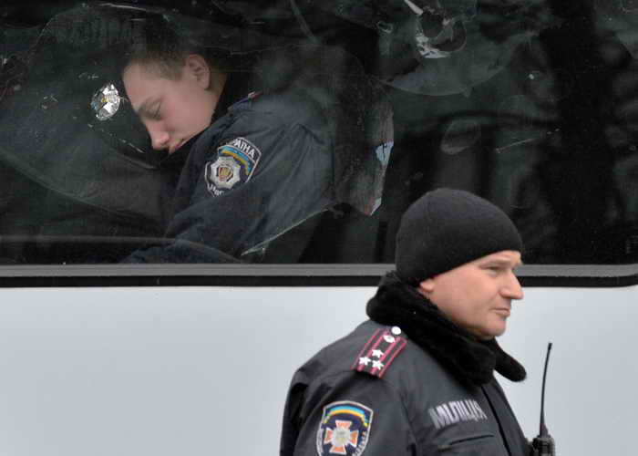 Активисты заявляют о возможном штурме Евромайдана. Фото: SERGEI SUPINSKY/AFP/Getty Images