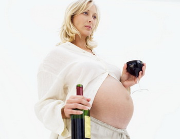 Употребление алкоголя беременными провоцирует развитие лейкоза у младенца