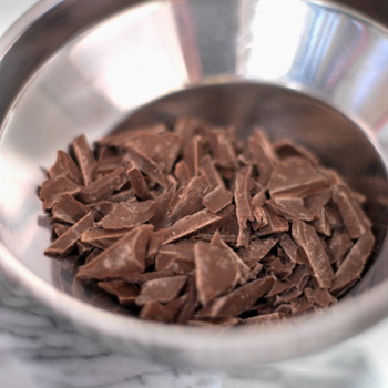 Маленький кусочек шоколада снижает риск заболеваний сосудов и сердца