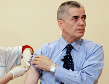 Геннадий Онищенко решил проводить детские вакцинации в  обязательном порядке