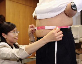 Окружность талии - более корректный показатель здоровья, чем ИМТ или вес. Фото: Yoshikazu Tsuno/AFP/Getty Images