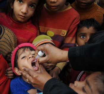 Похоже, что кампания вакцинации от полиомиелита слишком дорого стоила Индии и индийскому народу. Фото: NARINDER NANU/AFP/Getty Images