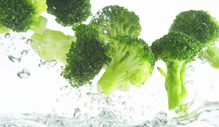 Помните об антираковом потенциале крестоцветных овощей. Ешьте больше брокколи и цветной капусты. Фото: getyouryummyback.com
