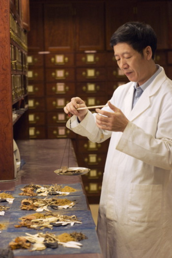 Санци - один из главных компонентов в известном всему миру лекарстве «Юннан байяо». Фото: Ken Chernus/Getty Images