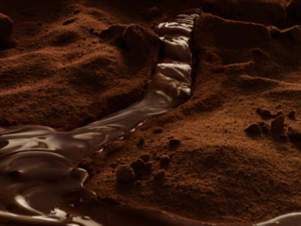 В настоящем черном шоколаде содержится целый набор стимуляторов настроения. Фото: Chris Turner/Getty Images 