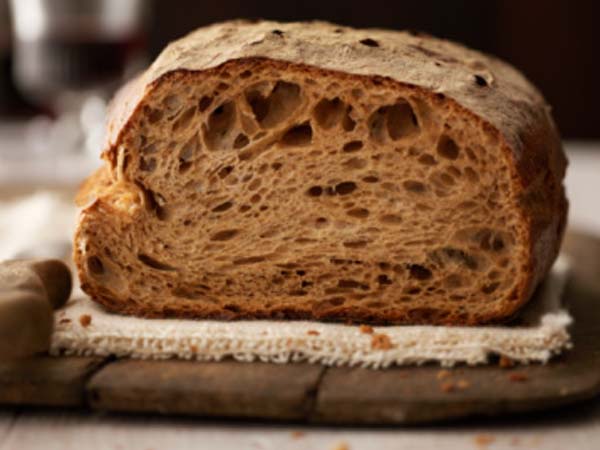 В хлебе содержится большое количество углеводов, которые являются для организма источником сил и фактором эмоционального подкрепления. Фото: Oliver Brachat/Getty Images 
