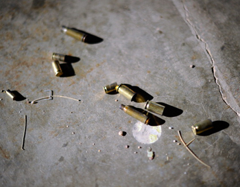 Когда появляются насильственные инциденты, такие как стрельба в Габриэль Гиффордс в Аризоне и другие, многие люди задаются вопросом, что вызвало насилие. Фото: Kevork Djansezian/Getty Images News