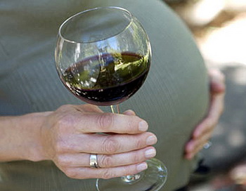 Влияет ли употребление алкоголя беременными женщинами на развитие плода?
