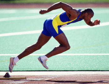 Лучше придерживаться менее напряженных и коротких разминок, чтобы получить максимальный эффект от тренировки или соревнований. Фото: Jim Cummins/Getty Images